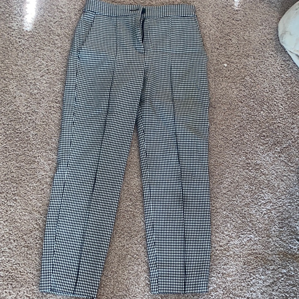 High rise ankle pant in houndstooth pattern